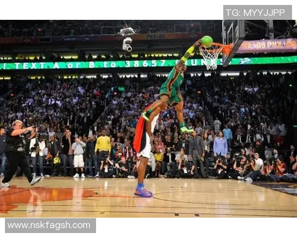 足球场上的飞人这些可以扣篮的足球明星让你大开眼界