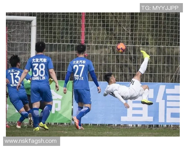 北京足球队在大师赛中的比赛经验与表现分析与点评